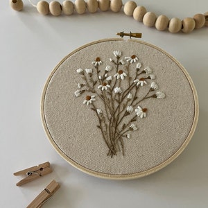 Finished hoop, Daisies, Botanical embroidery, Home décor, Wall décor, Floral embroidery, Wild flowers, Nursery embroidery